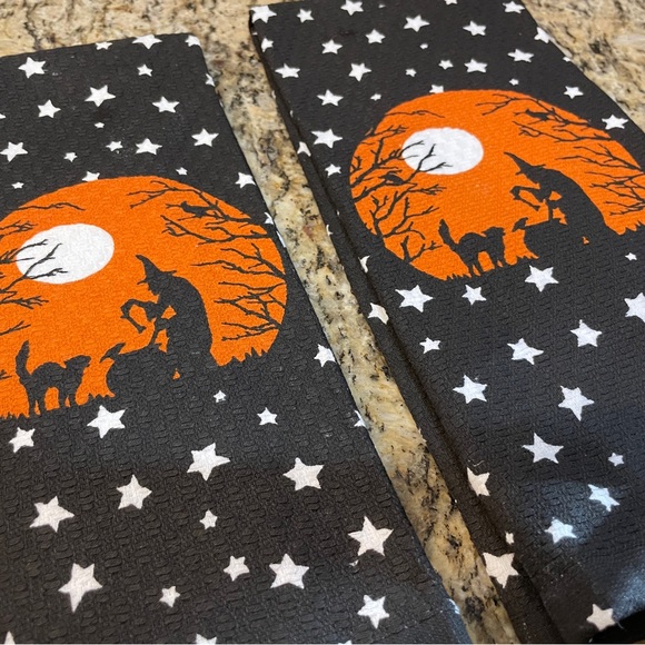 Martha Stewart Halloween 6 Chargers and 2 Kitchen Towels Set - Picture 5 of 9